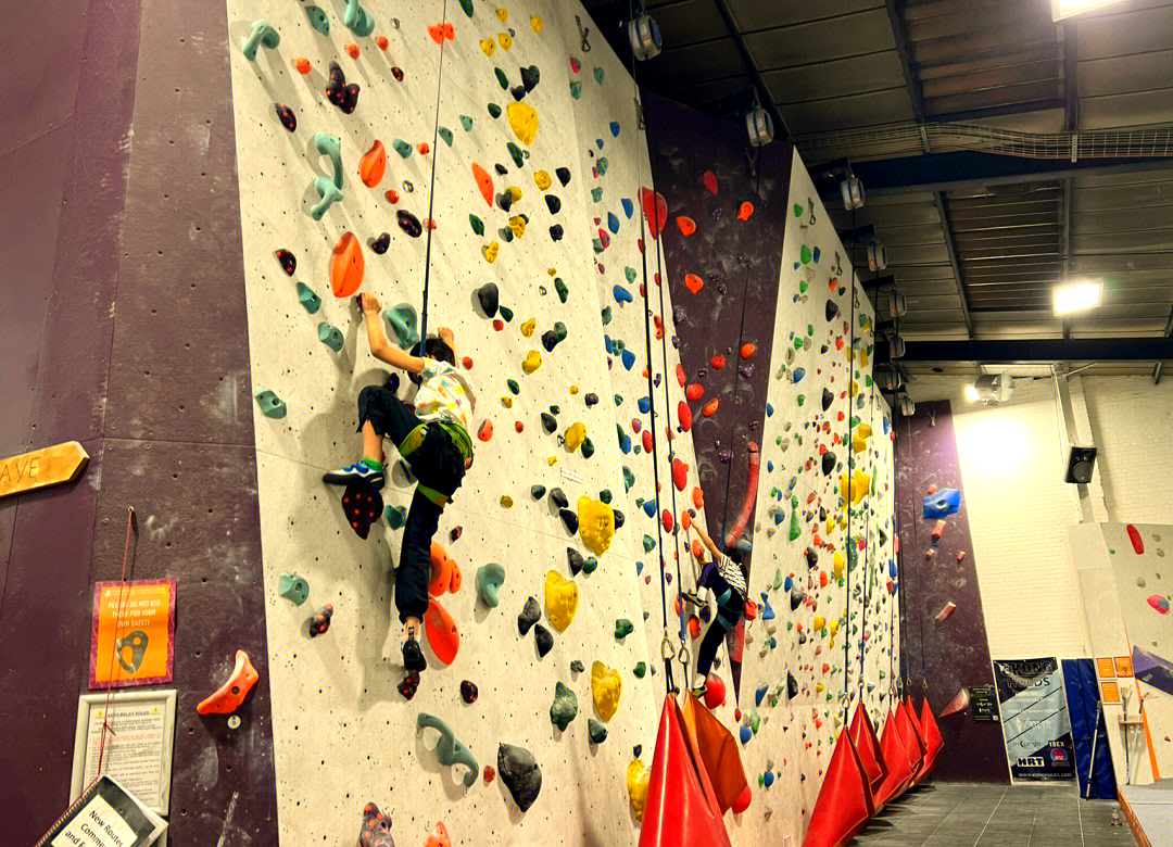 室内攀岩大赛，智勇双全的竞技舞台的简单介绍