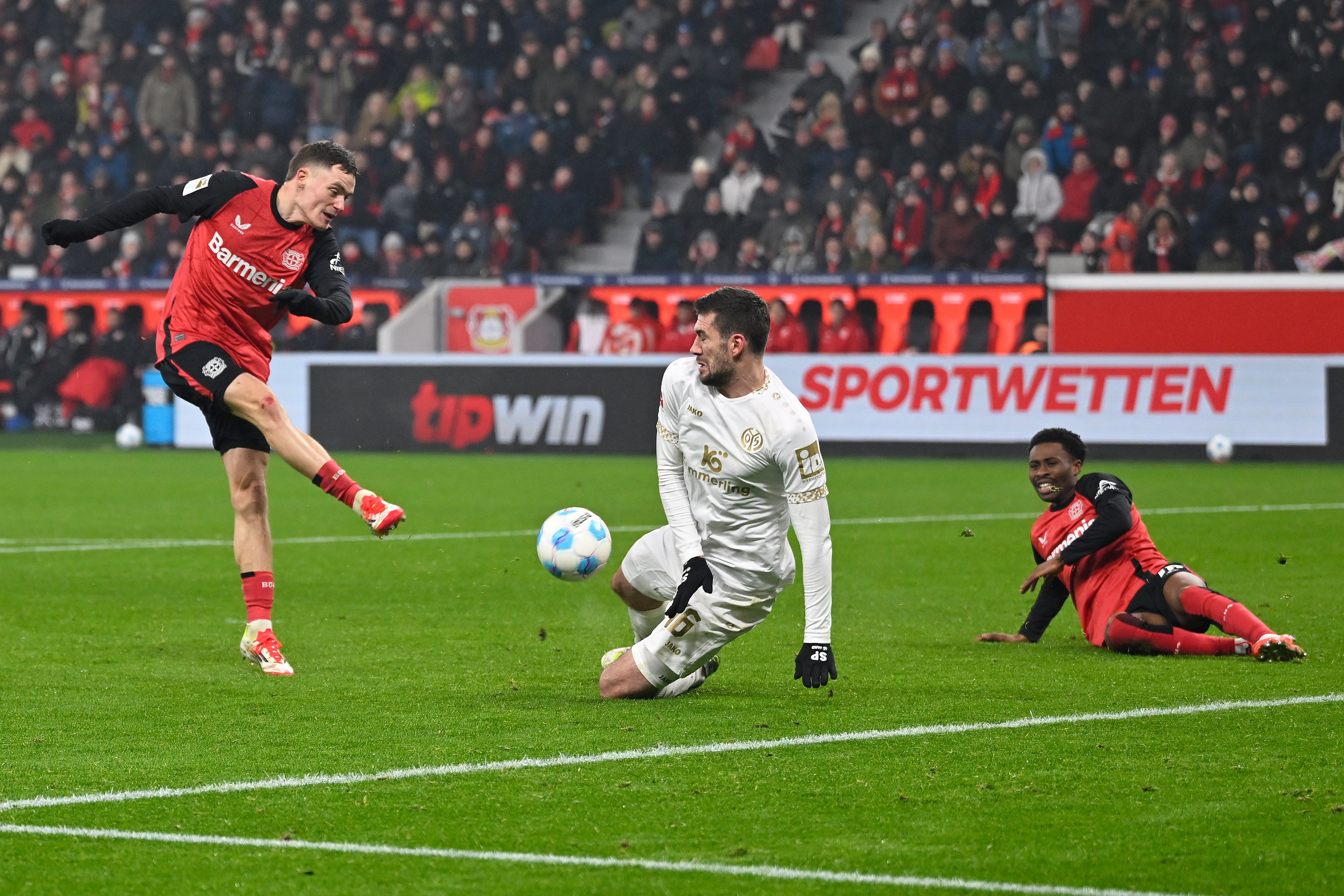 leyu乐鱼在线登录入口-德甲比赛精彩瞬间不断，战术变化引爆全场的简单介绍